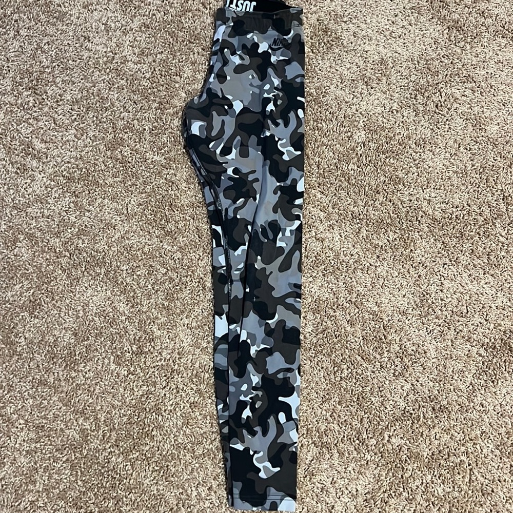 Nike camo leggings